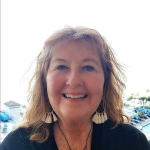 Meet your Posher, Debbie